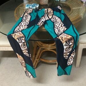 A beautiful pair of leopard print Leggings size large. NWT